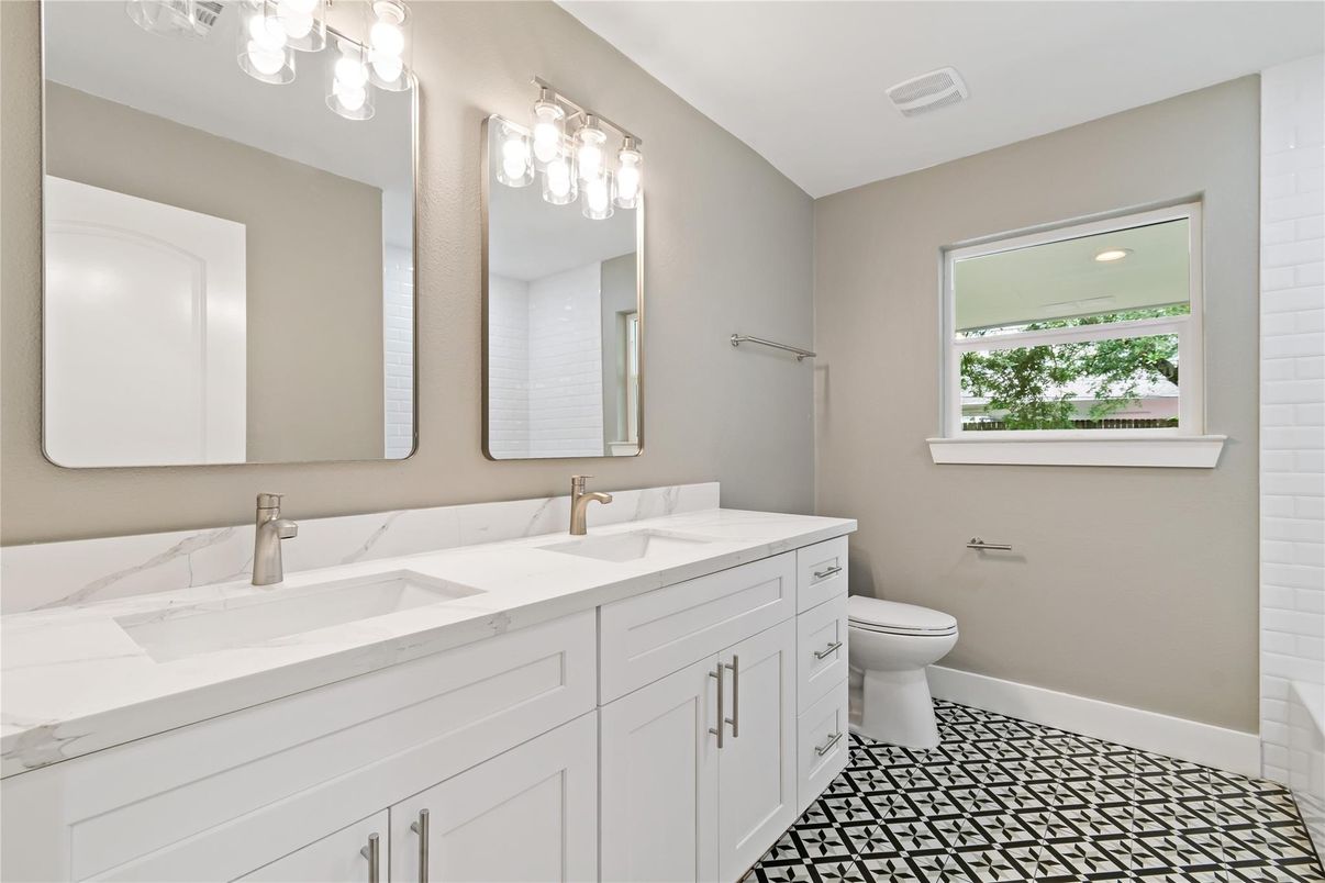 Bathroom, Dual Sink Vanities, Interior