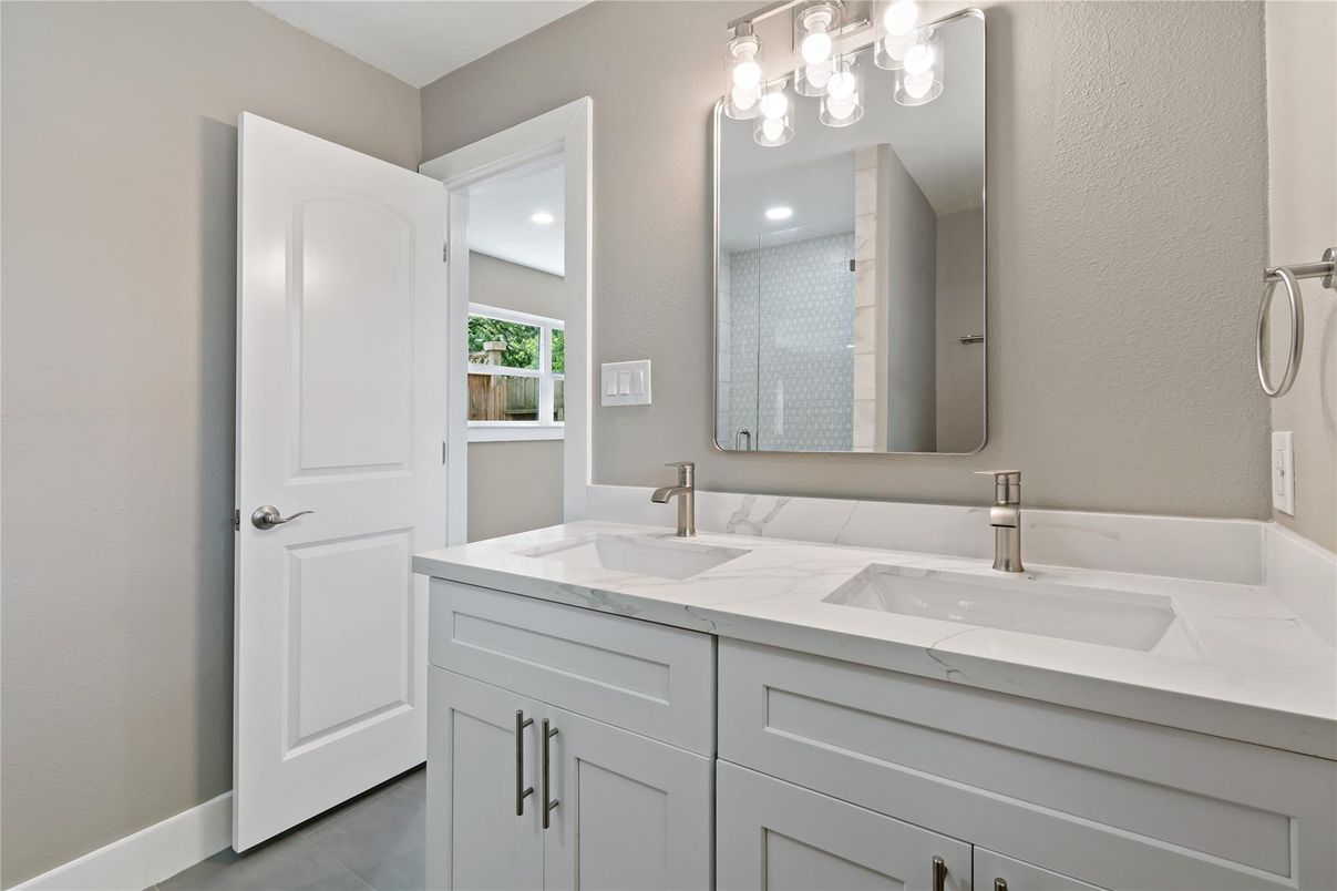 Bathroom, Dual Sink Vanities, Interior