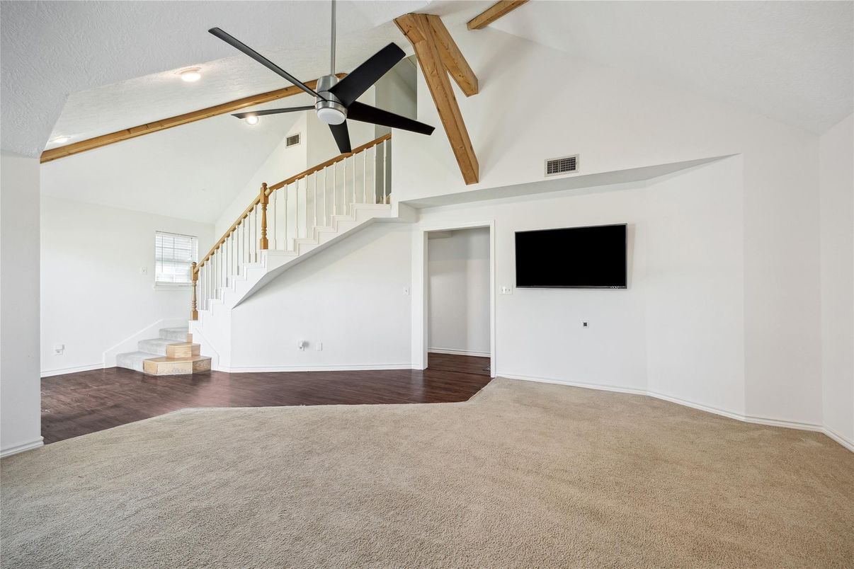 Empty room, Interior, Wooden Beams, Wood Texture Flooring