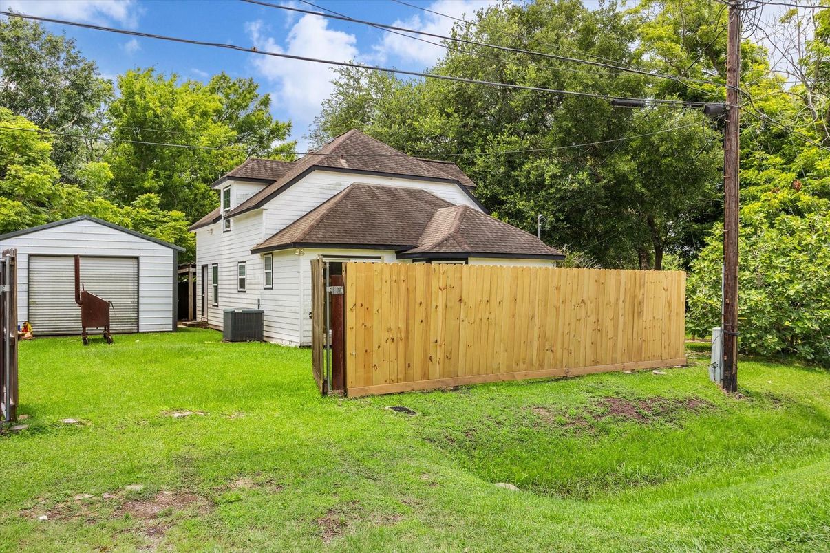Backyard, Exterior