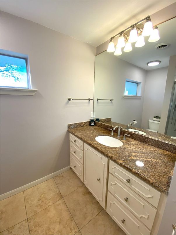 Bathroom, Dual Sink Vanities, Interior, Recessed Lighting