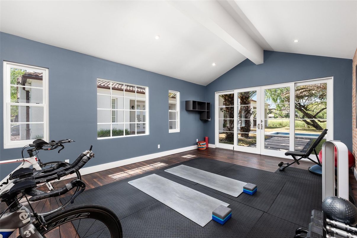 Fitness Equipment, Interior, Recessed Lighting, Wood Texture Flooring