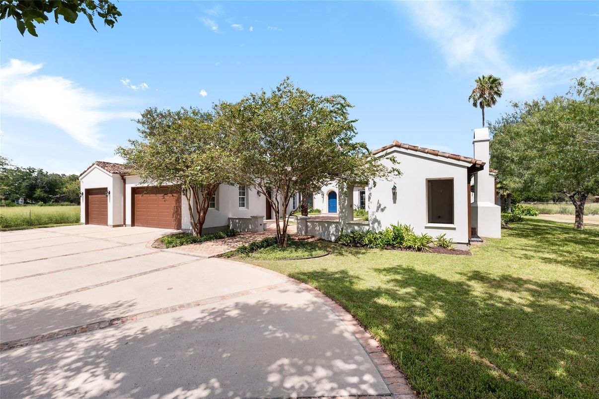 Backyard, Detached Garage, Exterior