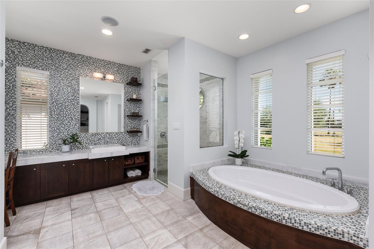 Bathroom, Dual Sink Vanities, Interior, Recessed Lighting
