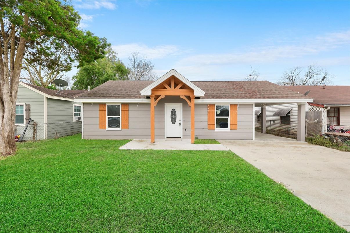 Backyard, Exterior, Facade, Ranch