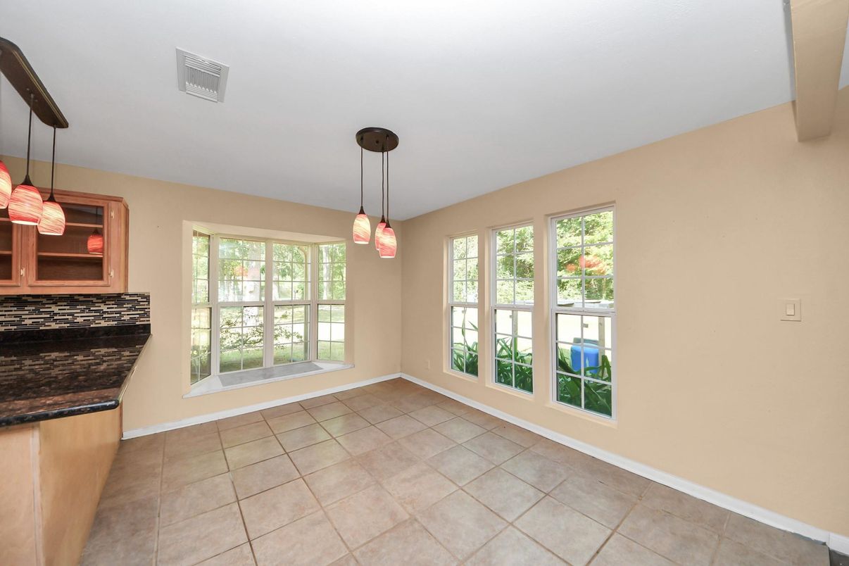 Empty room, Interior, Pendant Lights
