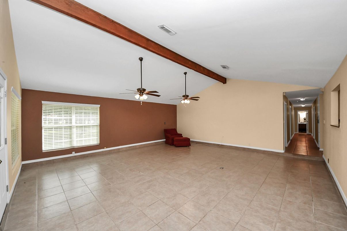 Empty room, Interior, Wooden Beams