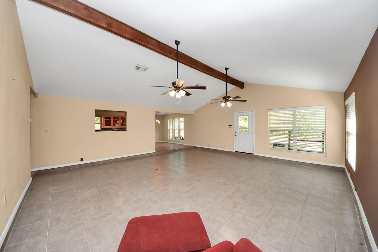 Empty room, Interior, Wooden Beams