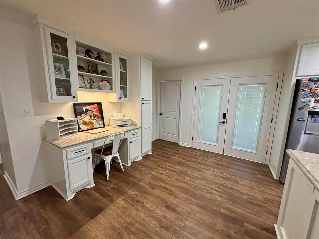 Home Office, Interior, Recessed Lighting, Wood Texture Flooring