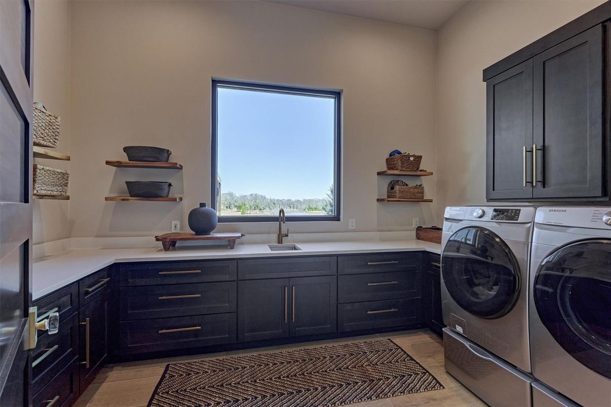 Interior, Washer, Wood Texture Flooring