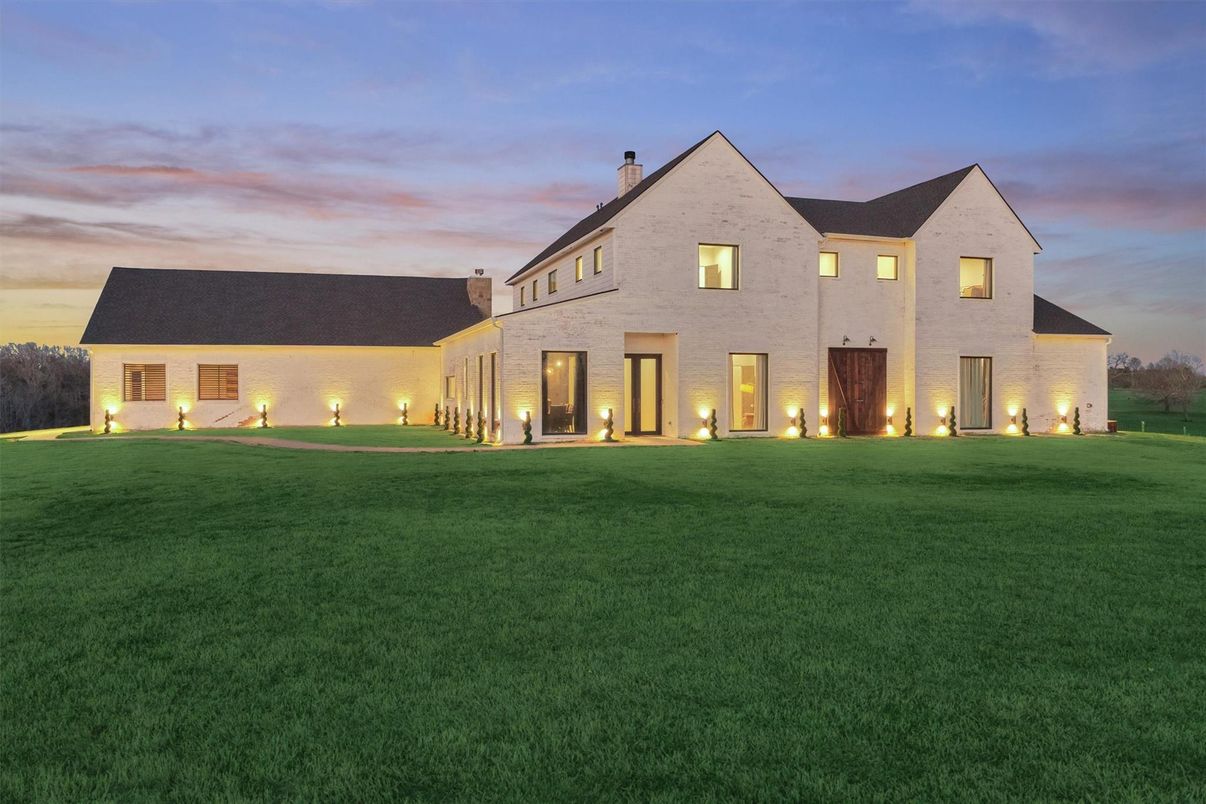 Backyard, Exterior, Facade, Farmhouse