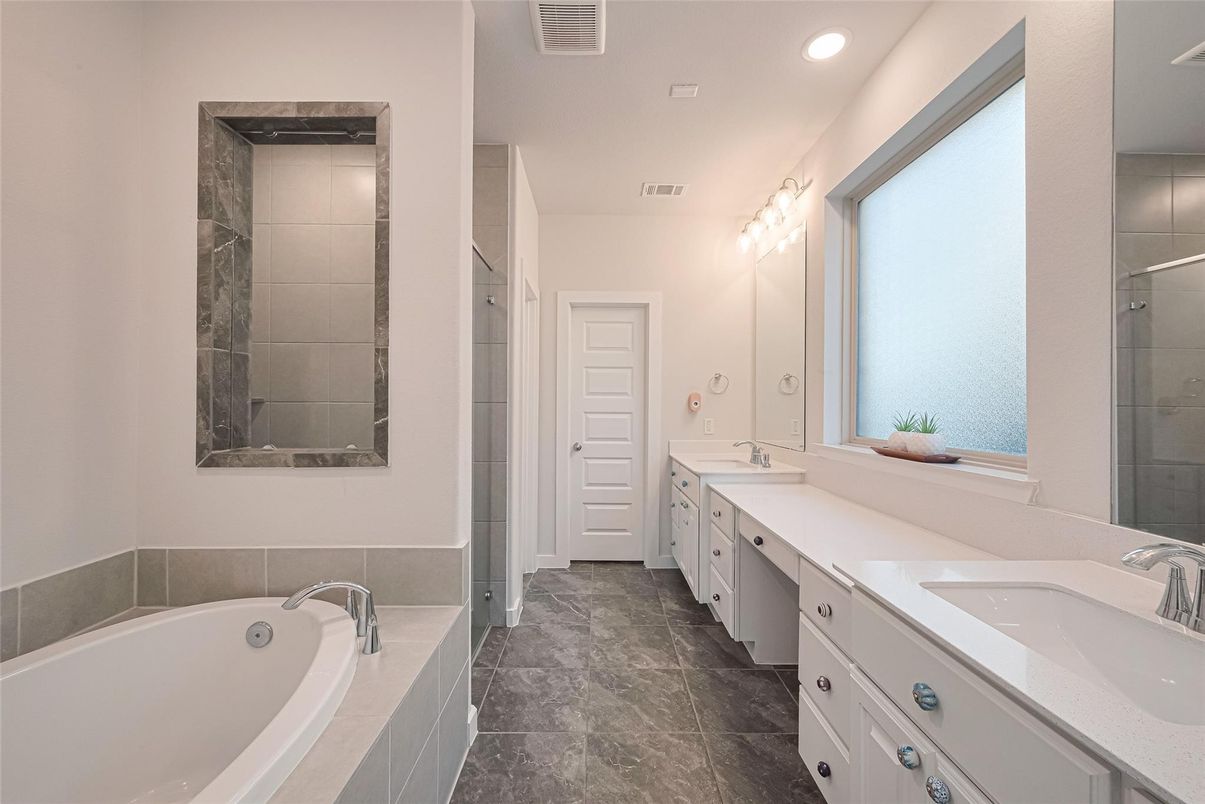Bathroom, Dual Sink Vanities, Interior, Recessed Lighting