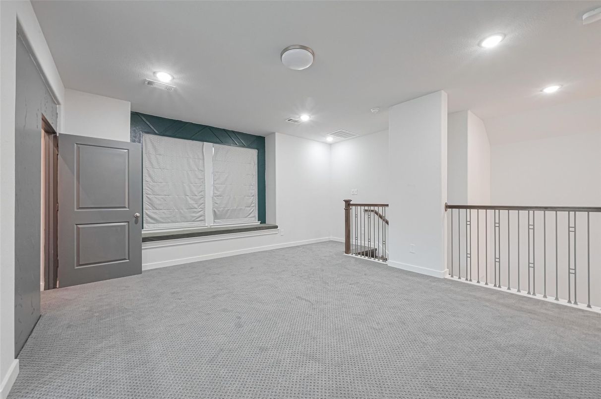 Empty room, Interior, Recessed Lighting