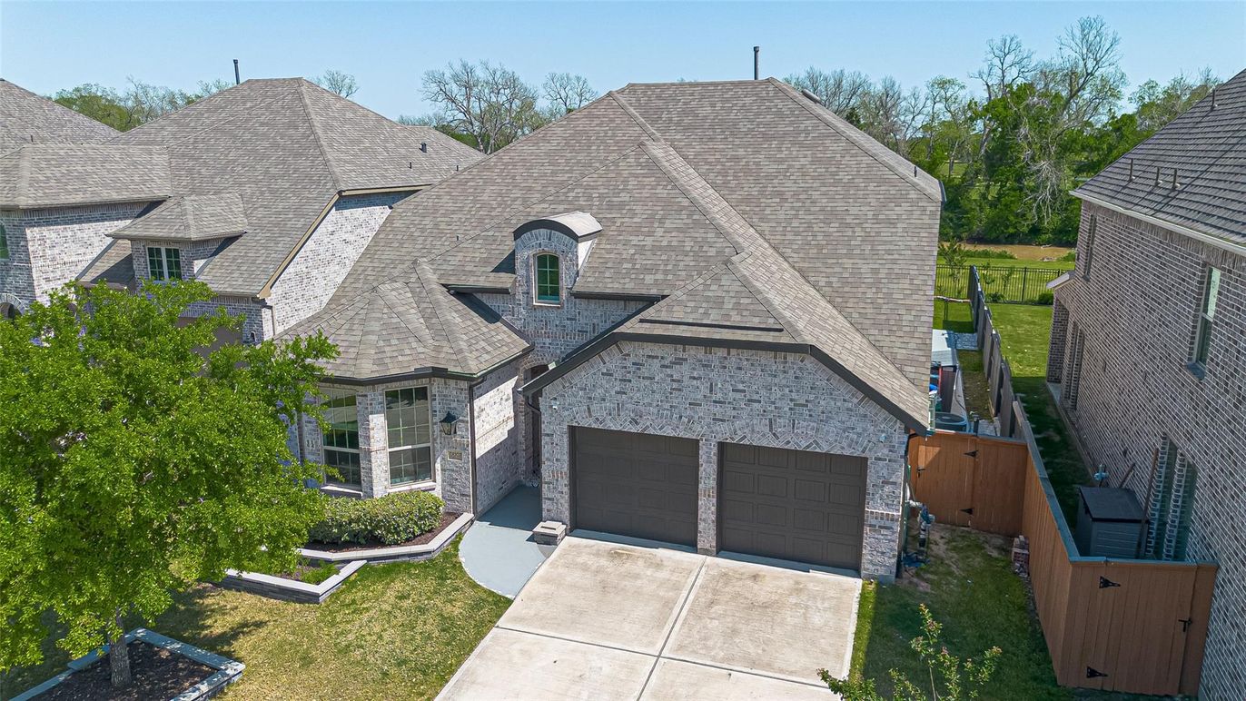 Attached, Exterior, Facade, French Provincial