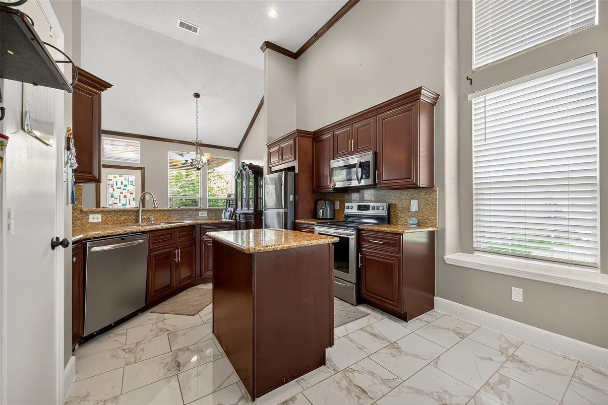 Chandelier, Interior, Kitchen, Marble, Pendant Lights, Recessed Lighting, Stainless Steel Appliances