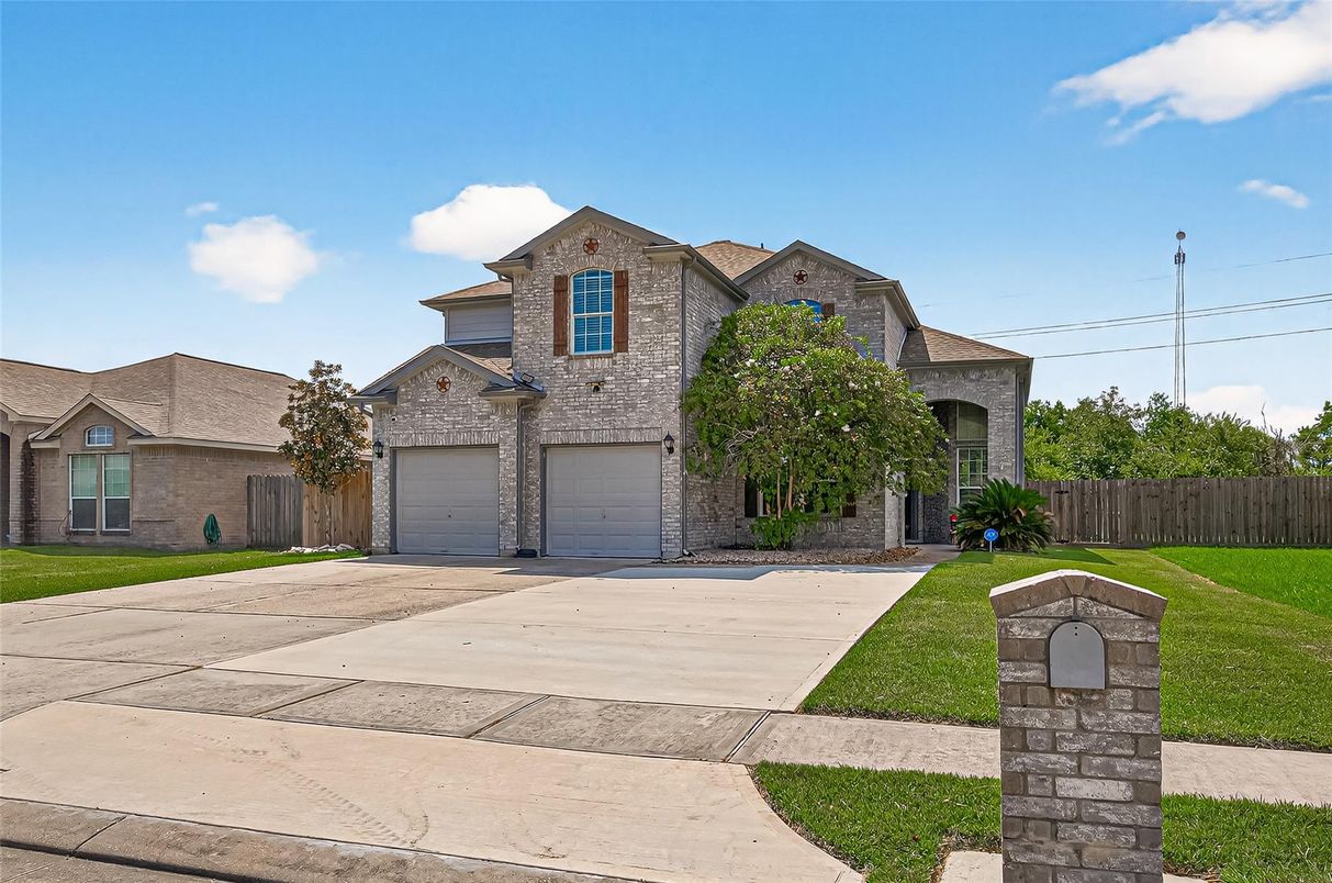 Attached, Exterior, Facade, French Provincial