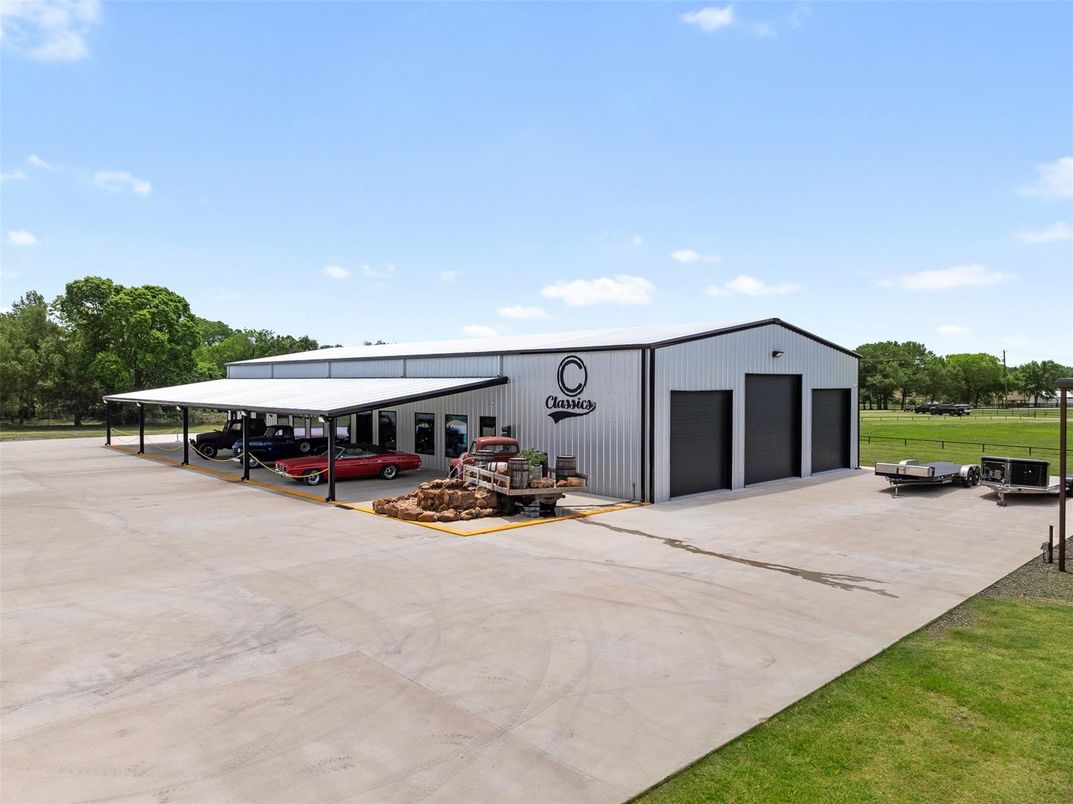 Backyard, Detached Garage, Exterior