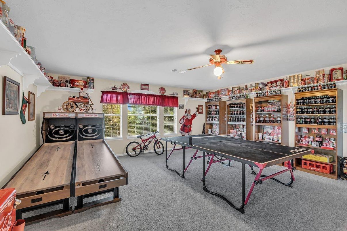Game Room, Interior