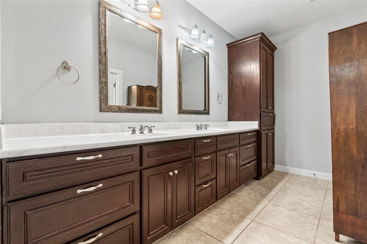 Bathroom, Dual Sink Vanities, Interior