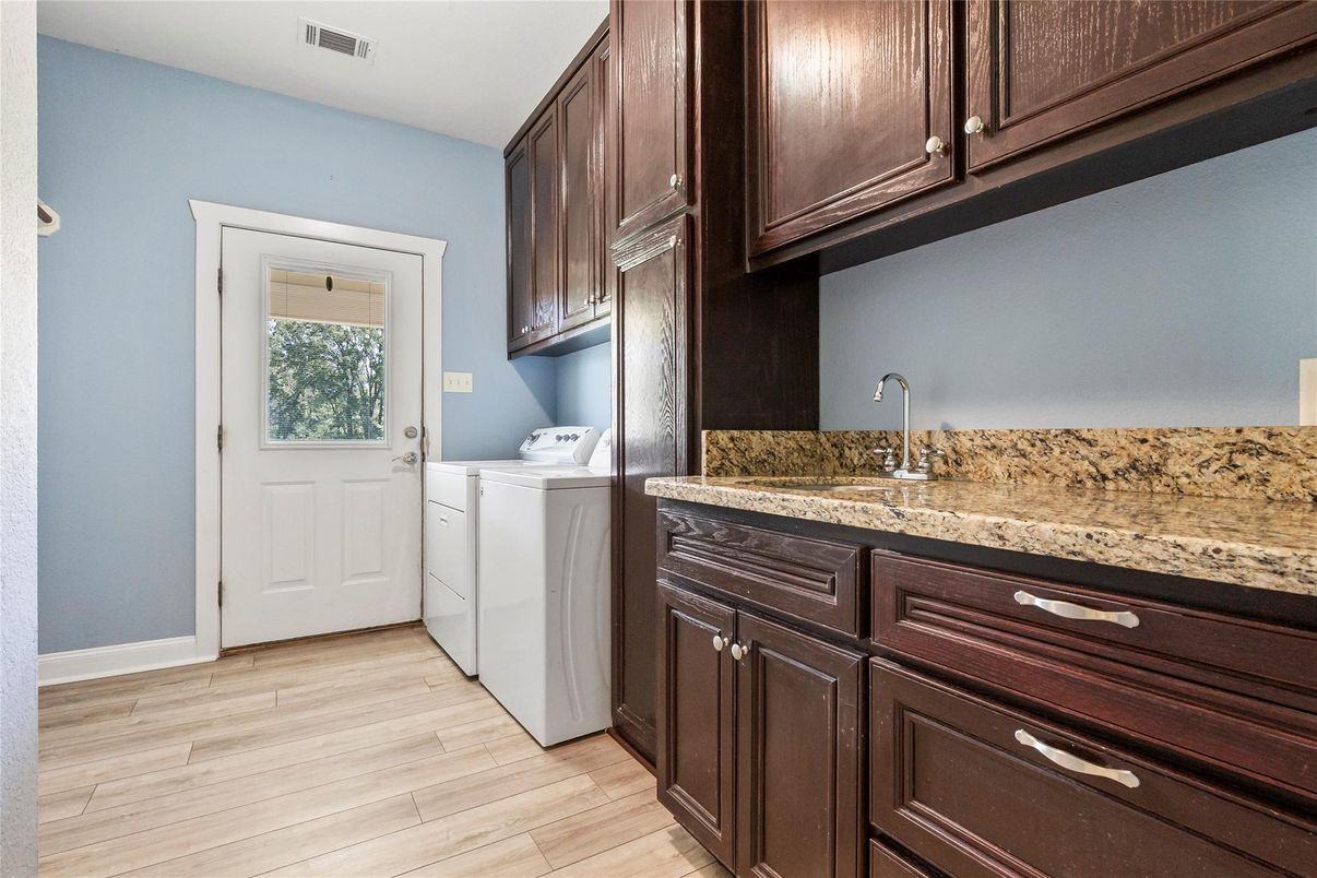 Interior, Washer, Wood Texture Flooring