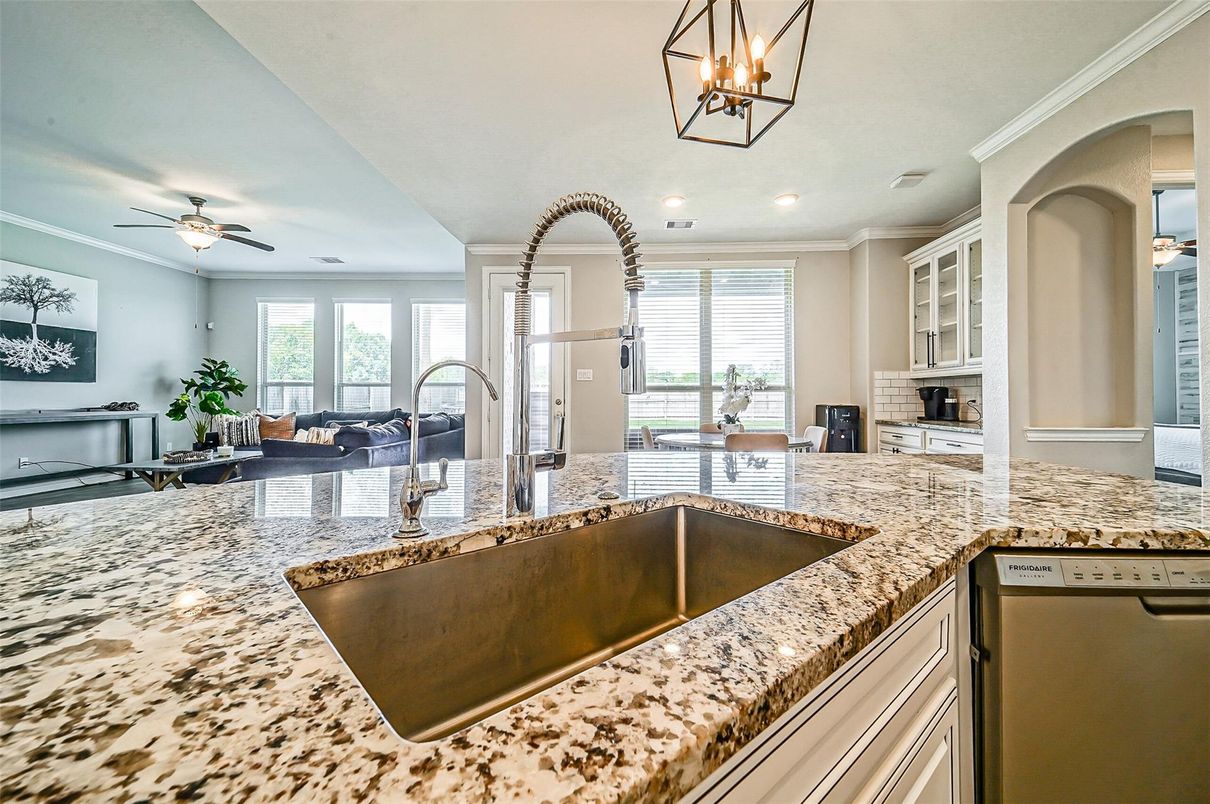 Fireplace, Interior, Kitchen, Recessed Lighting