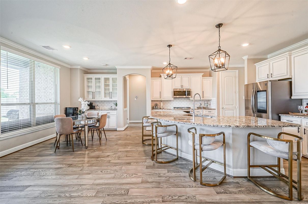 Dining room, Interior, Kitchen, Pendant Lights, Recessed Lighting, Stainless Steel Appliances, Wood Texture Flooring