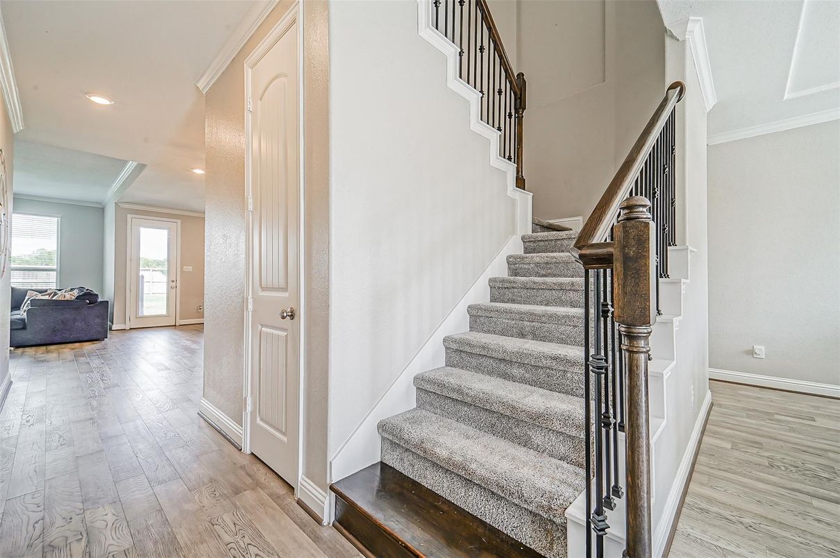 Interior, Recessed Lighting, Wood Texture Flooring