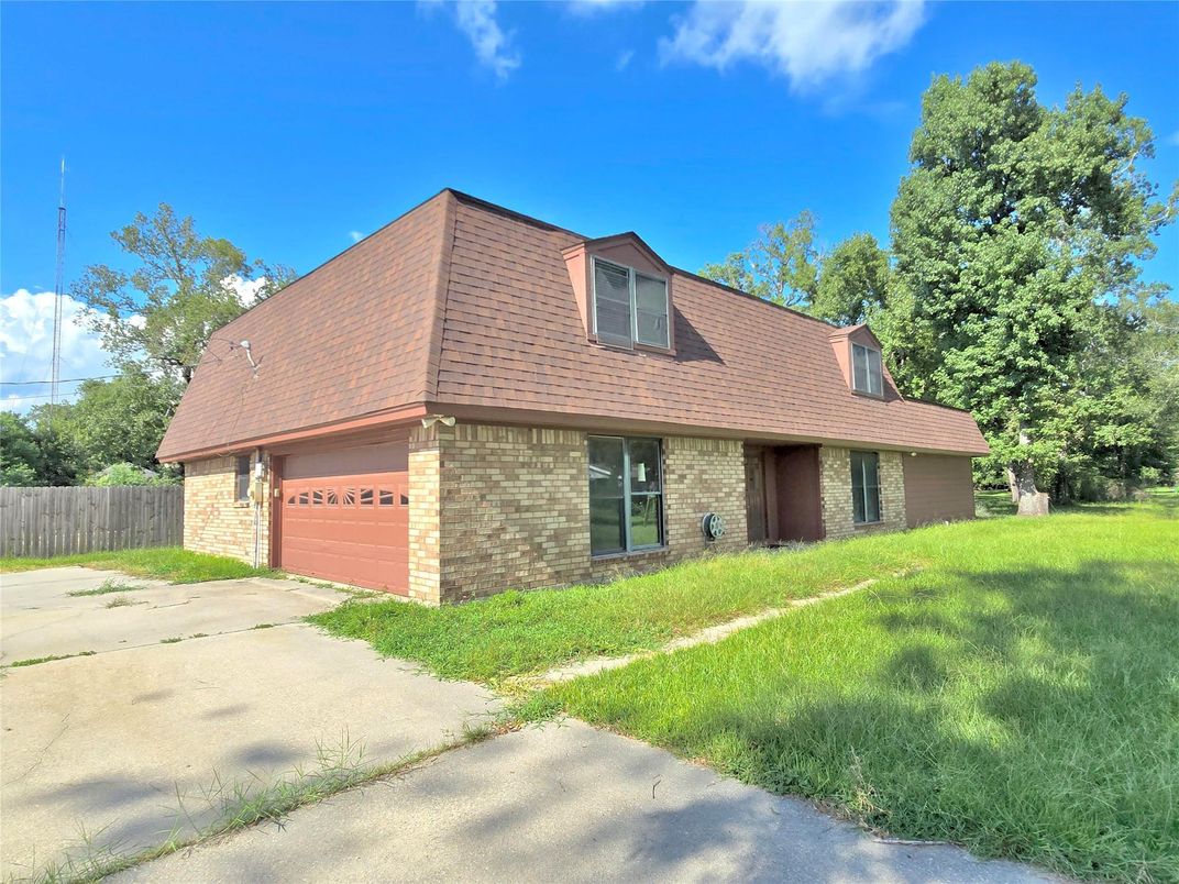 Attached, Exterior, Facade, Brick Facade, Cape Cod