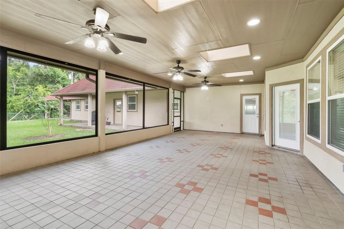 Empty room, Interior, Recessed Lighting