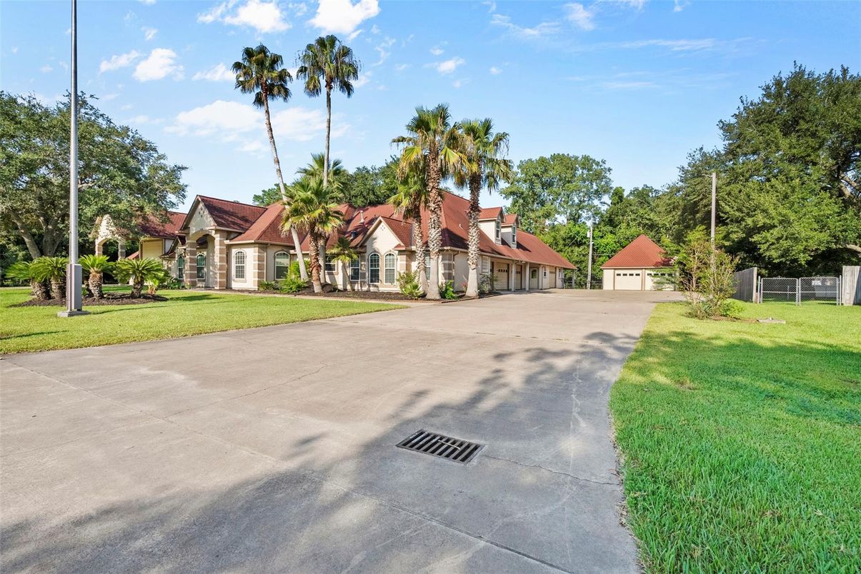 Backyard, Detached Garage, Exterior
