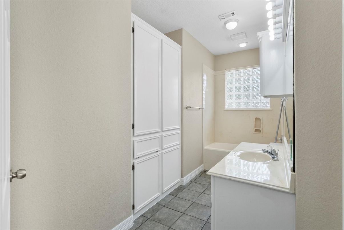 Bathroom, Interior, Recessed Lighting