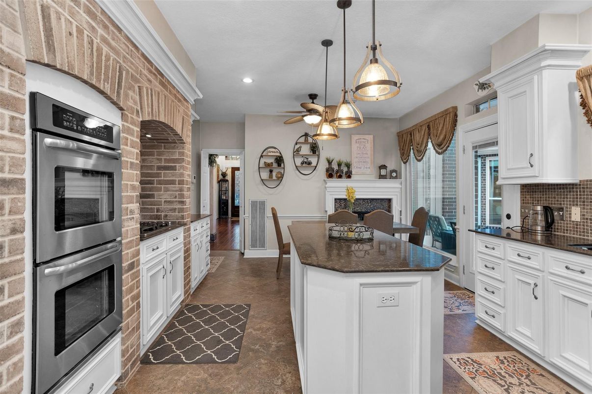 Dining room, Interior, Kitchen, Pendant Lights, Recessed Lighting, Stainless Steel Appliances