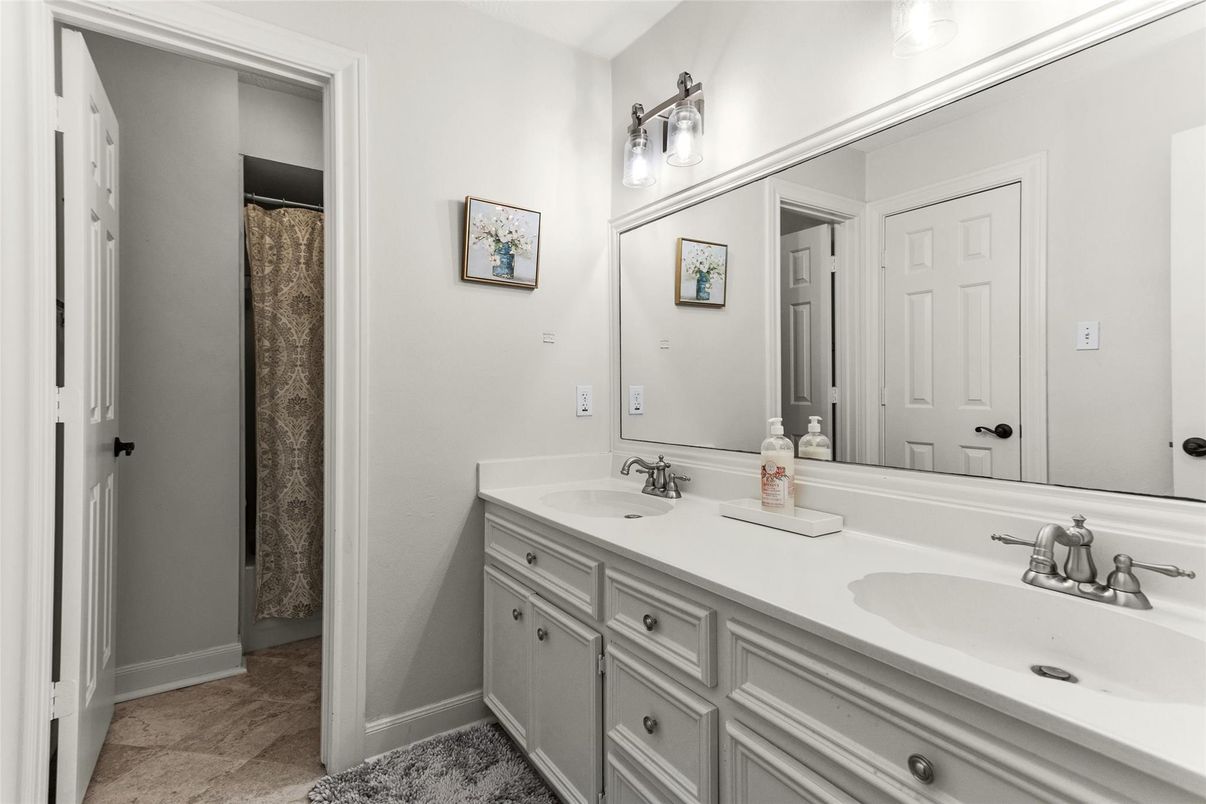 Bathroom, Dual Sink Vanities, Interior