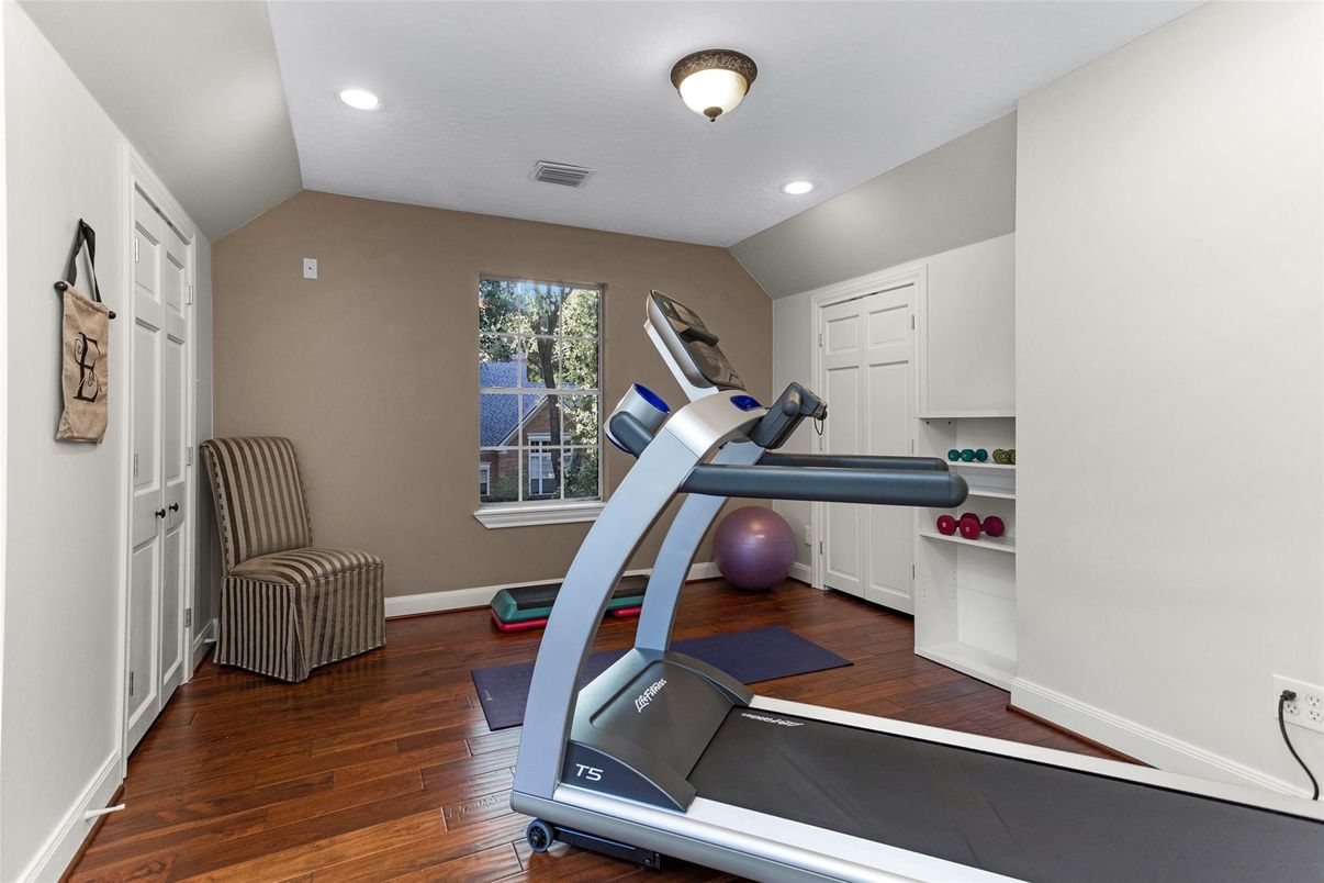 Fitness Equipment, Interior, Recessed Lighting, Wood Texture Flooring