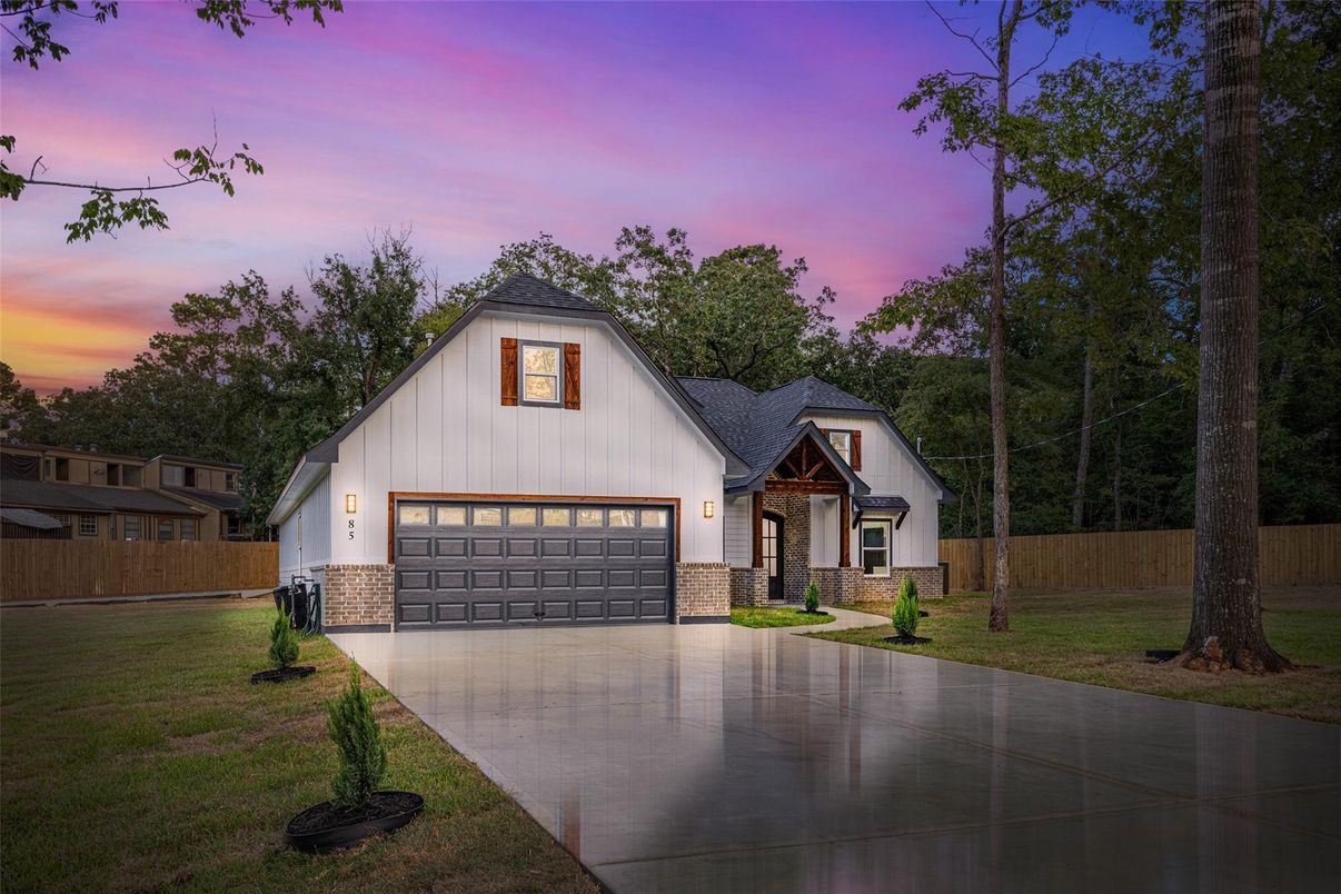 Attached, Exterior, Facade, Farmhouse