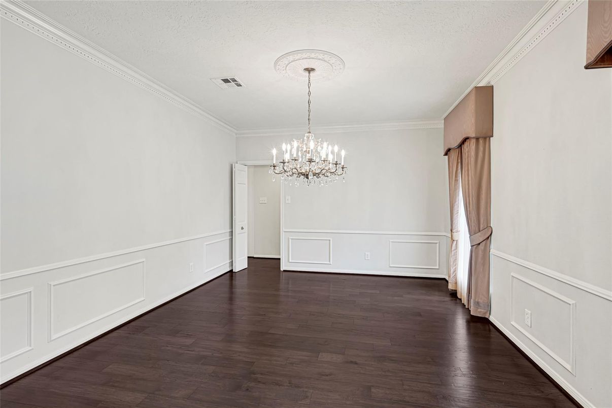 Chandelier, Empty room, Interior, Wood Texture Flooring