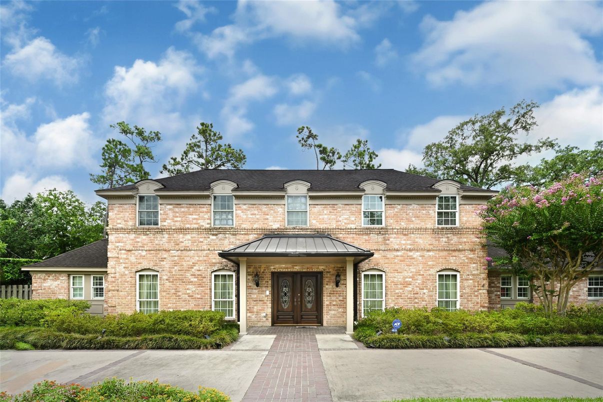 Exterior, Facade, Brick Facade, French Provincial