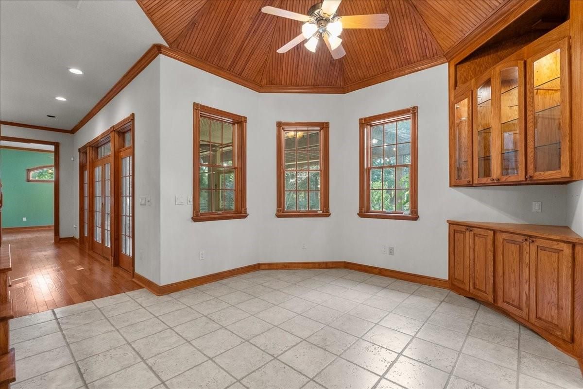 Empty room, Interior, Recessed Lighting, Wooden Ceilings, Wood Texture Flooring