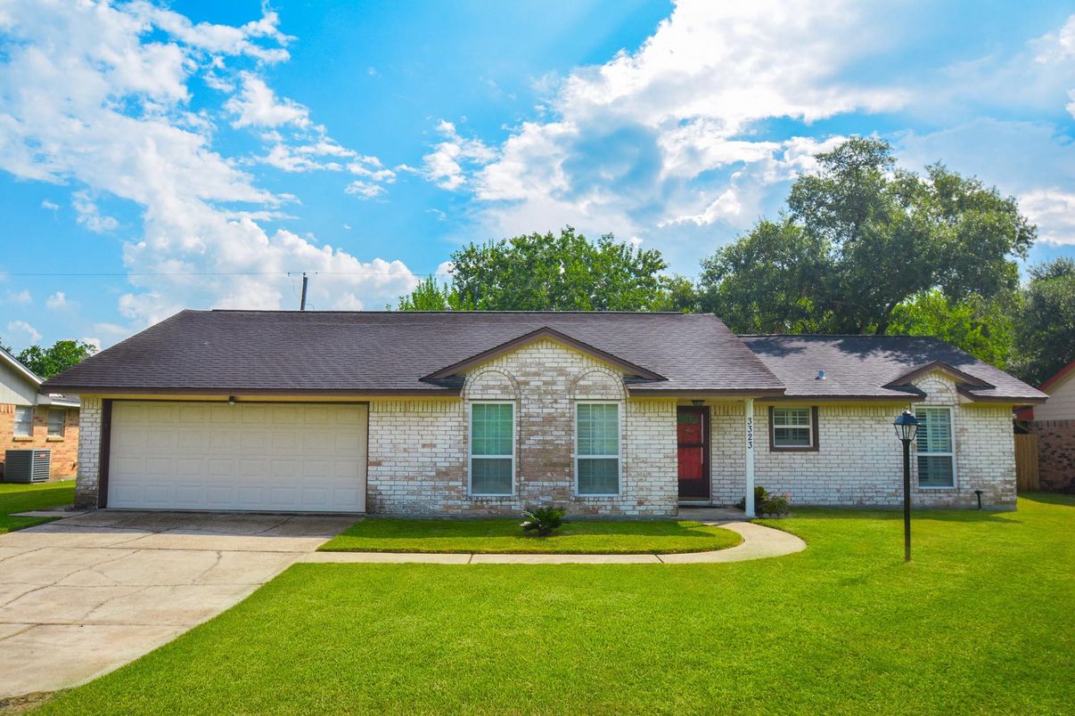 Attached, Backyard, Exterior, Facade, Ranch