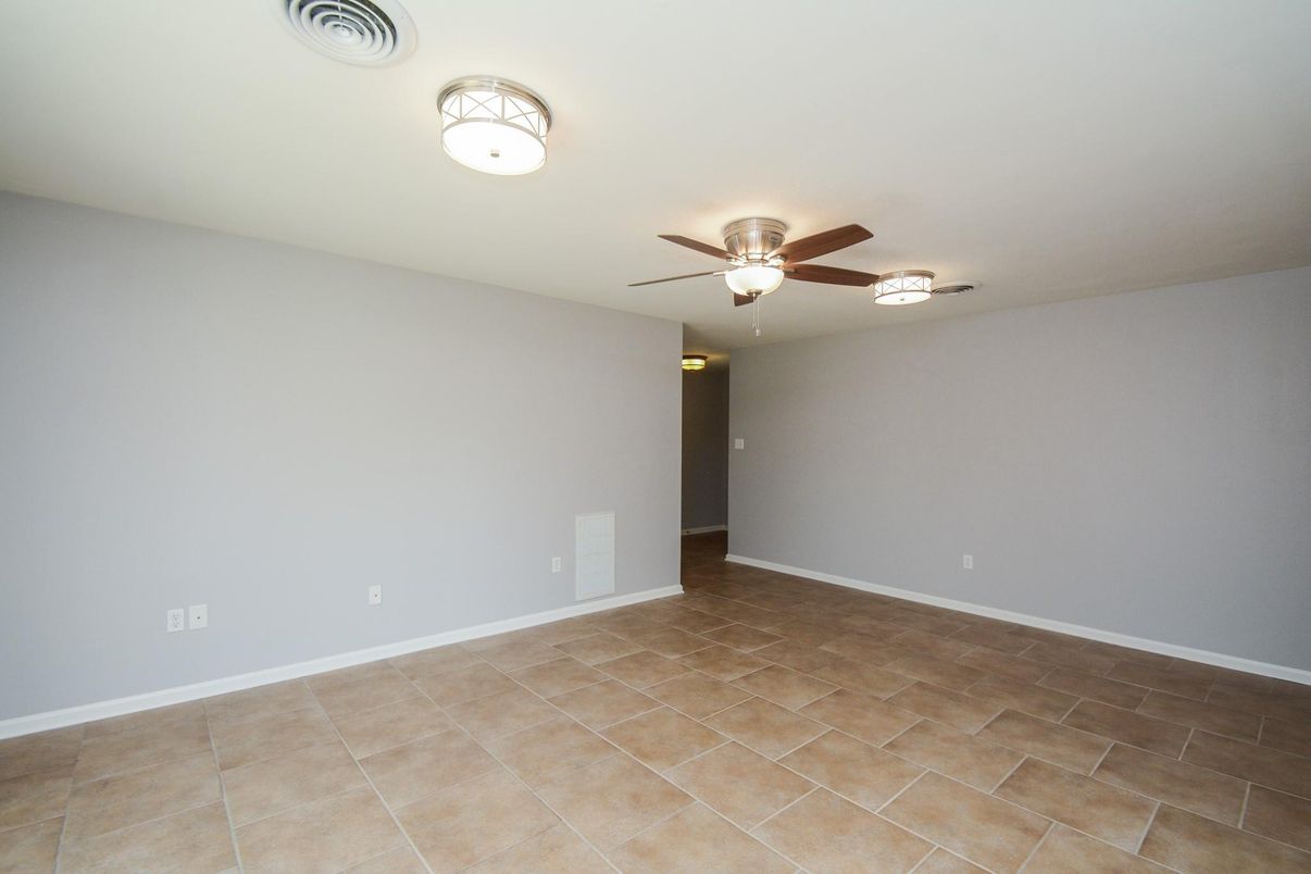 Empty room, Interior