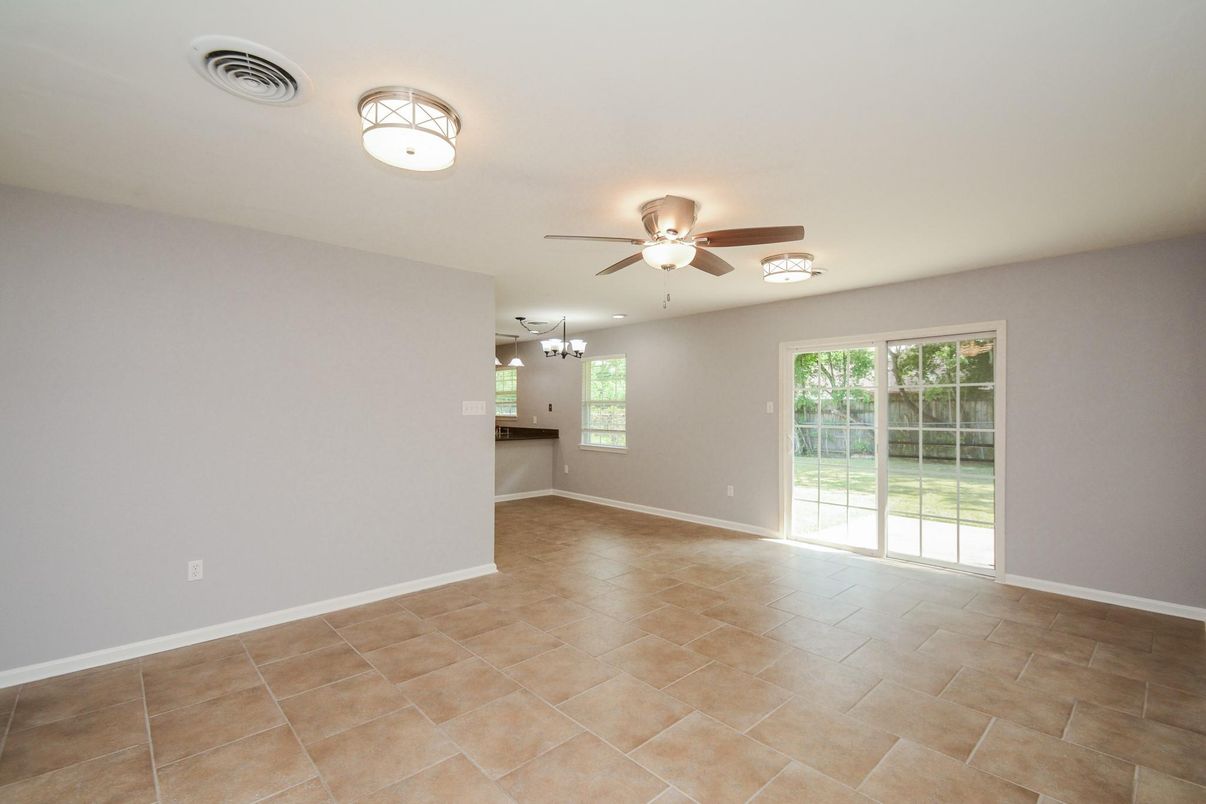 Empty room, Interior