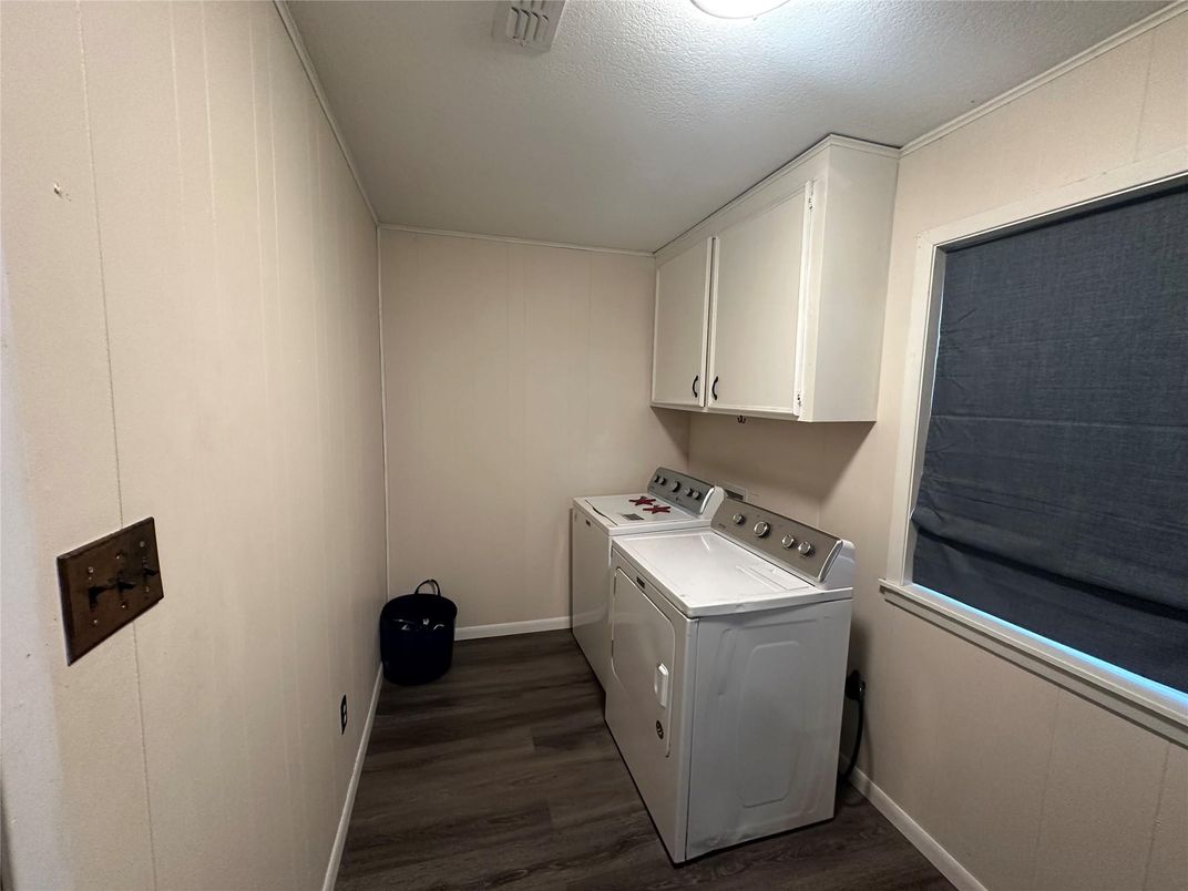 Interior, Washer, Wood Texture Flooring