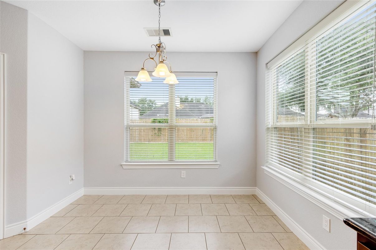 Empty room, Interior, Pendant Lights