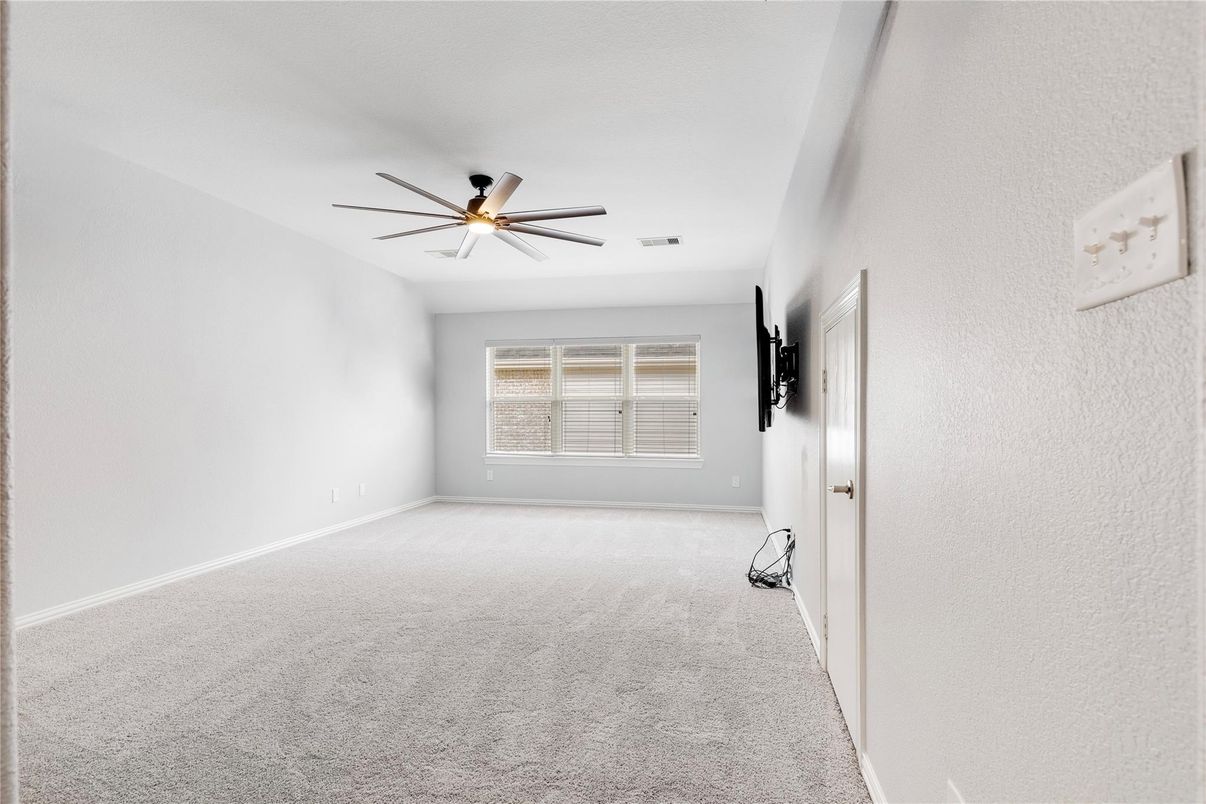 Empty room, Interior