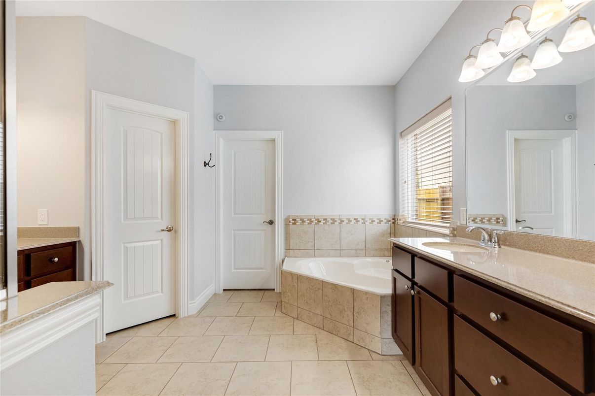 Bathroom, Dual Sink Vanities, Interior