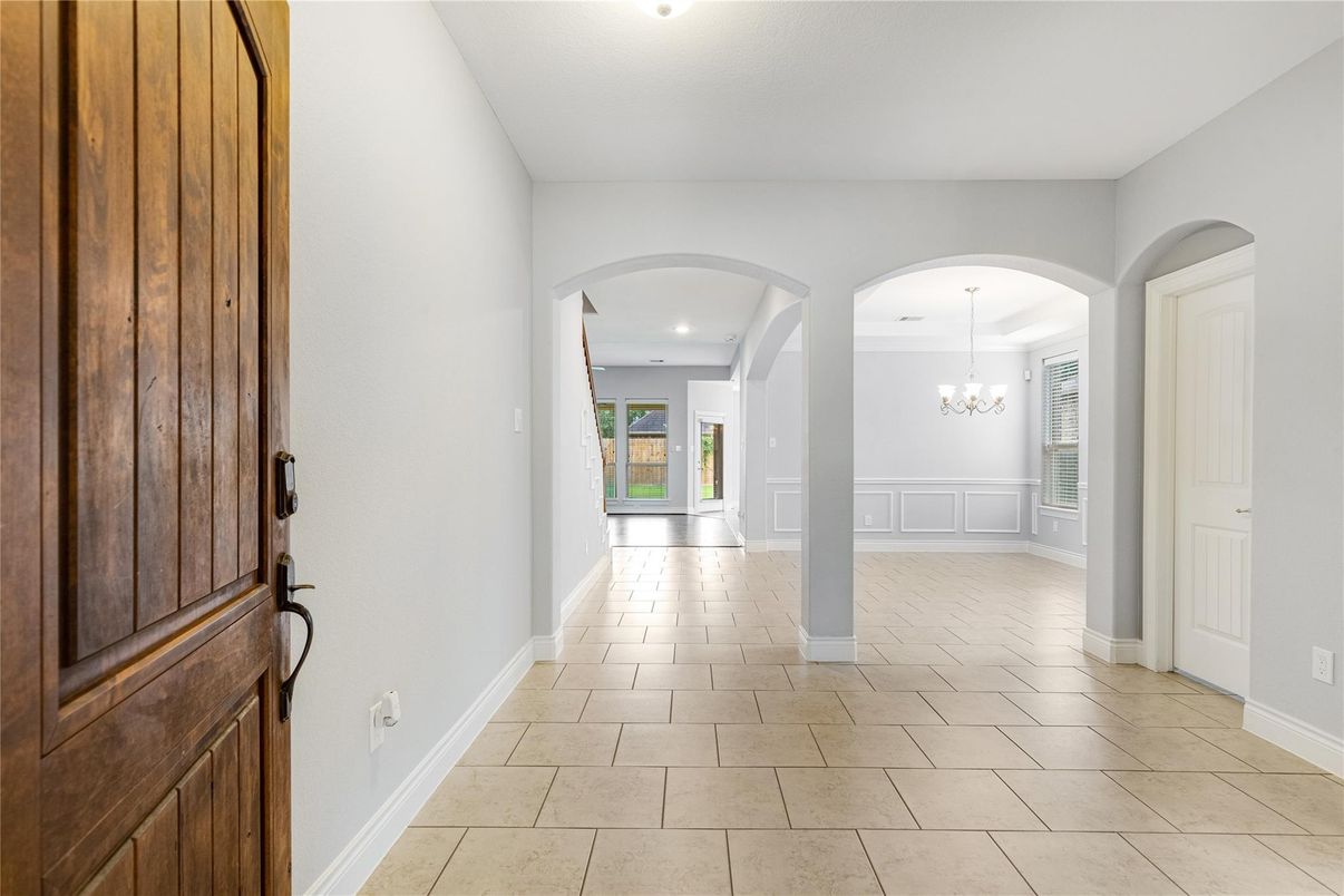 Chandelier, Empty room, Interior, Recessed Lighting