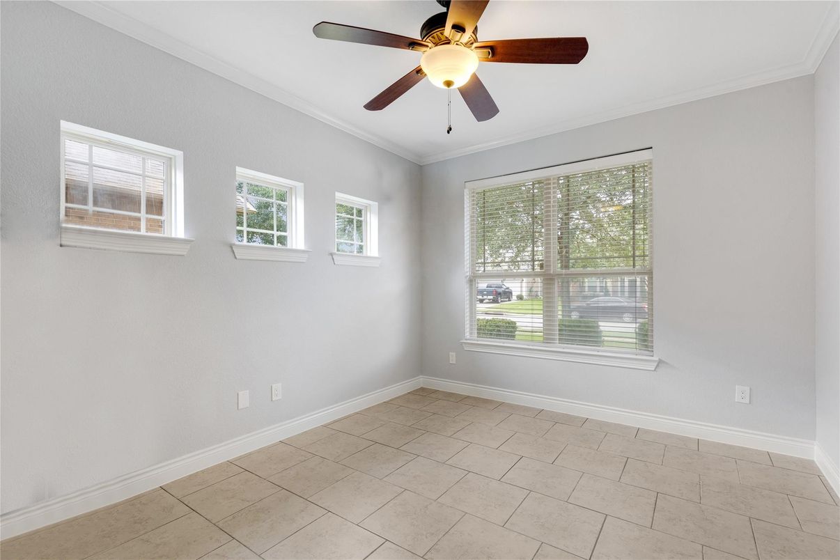 Empty room, Interior