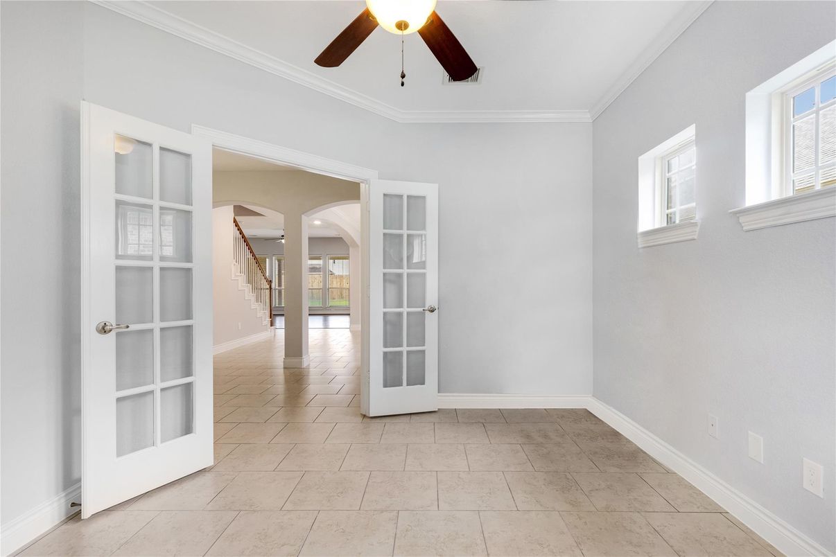 Empty room, Interior