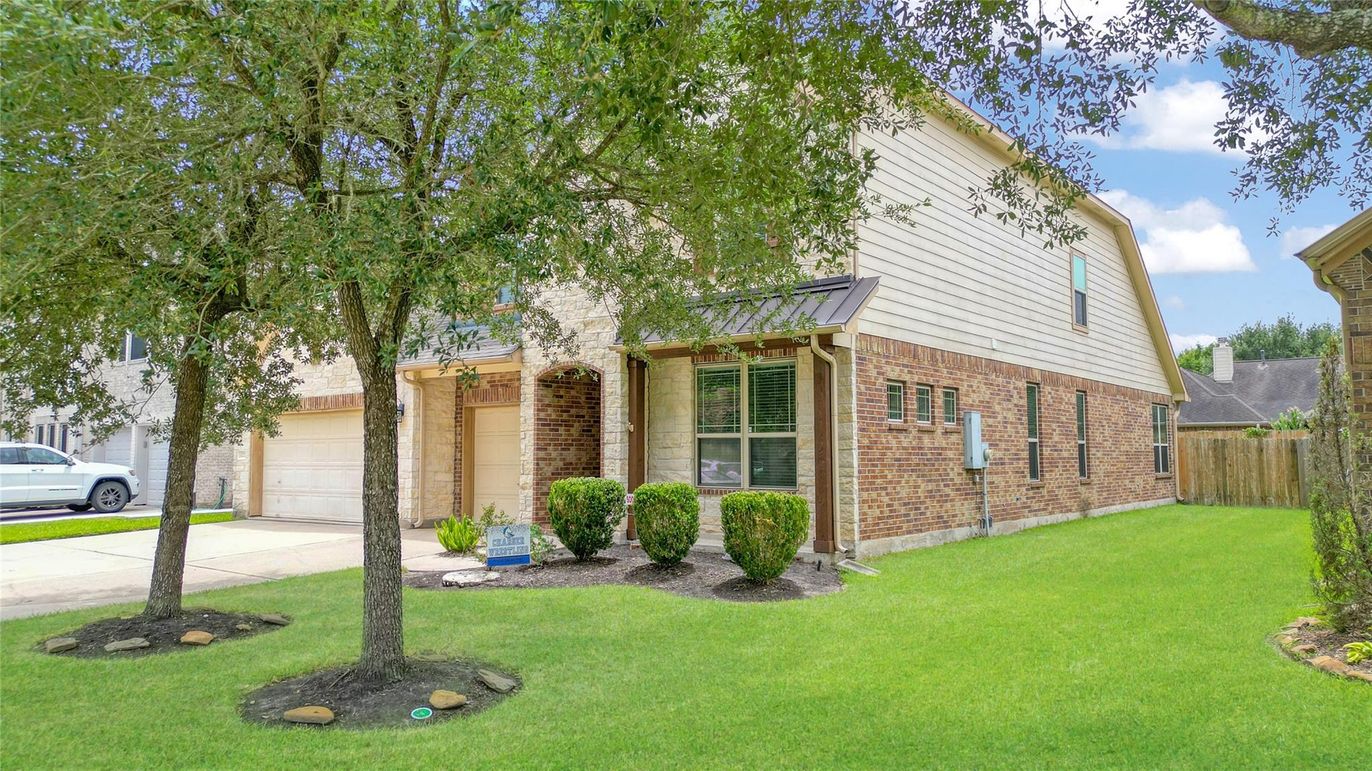 Attached, Backyard, Exterior, Facade, Brick Facade, None