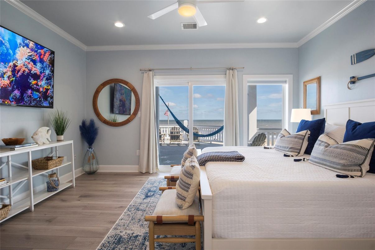 Bedroom, Interior, Recessed Lighting, Water, Wood Texture Flooring